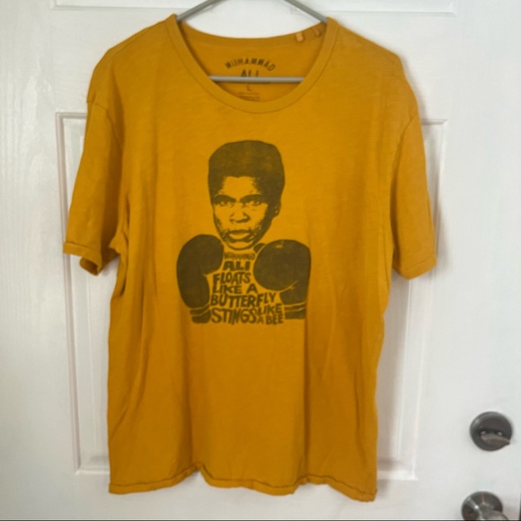 Mohammad Ali Float like a Butterfly graphic tee - Picture 1 of 5